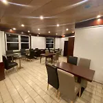 布龙嫩酒店 3*